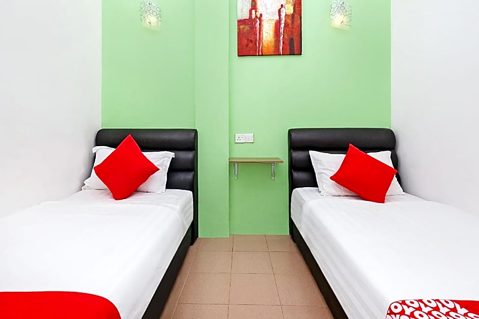 OYO 850 Gold Star Hotel