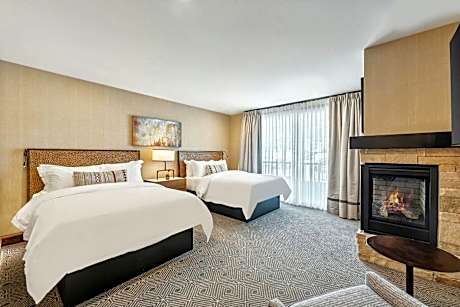 SNOW PARK QUEEN ROOM, GUEST ROOM, 2 QUEEN, BALCONY, FIREPLACE