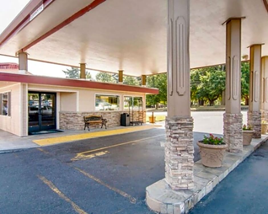 Quality Inn & Suites Airport