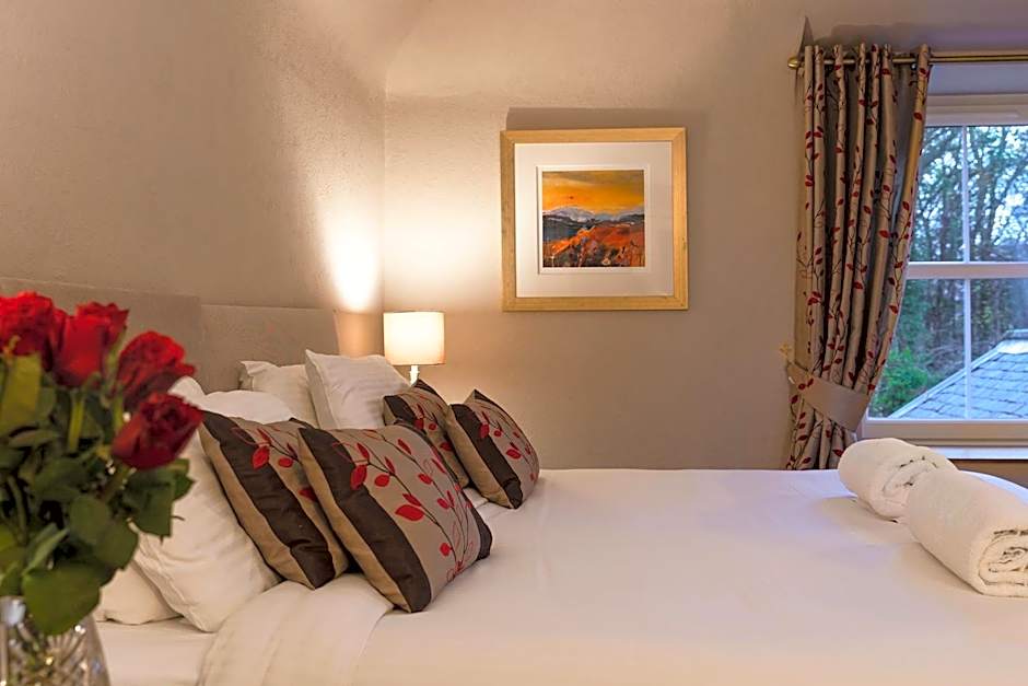 Loch Leven Hotel & Distillery