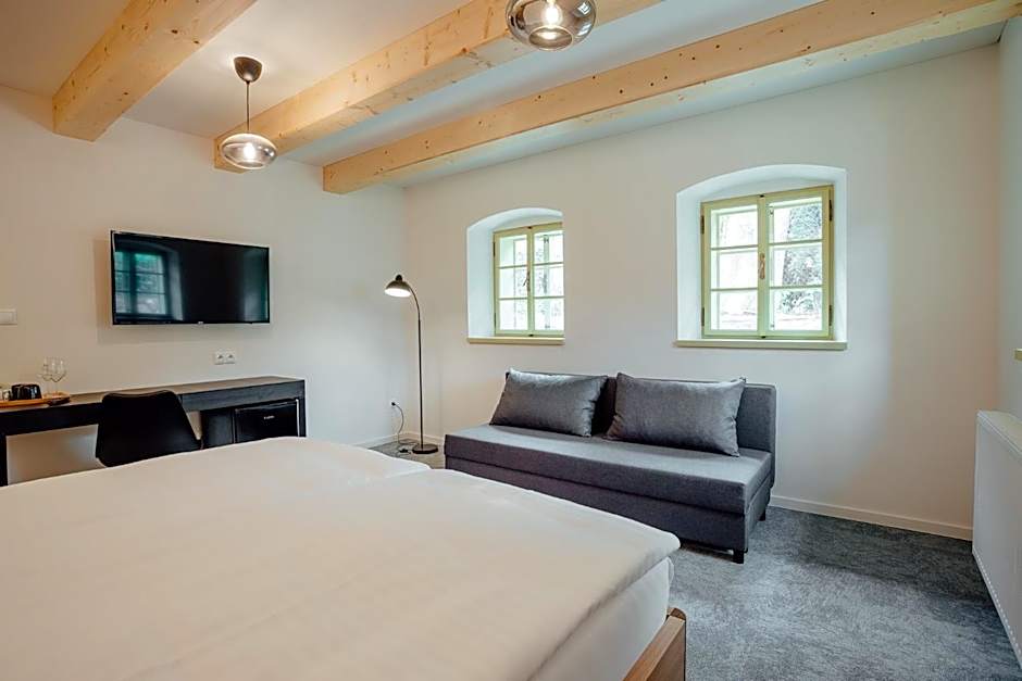 Resla Residence I, II, & Wellness