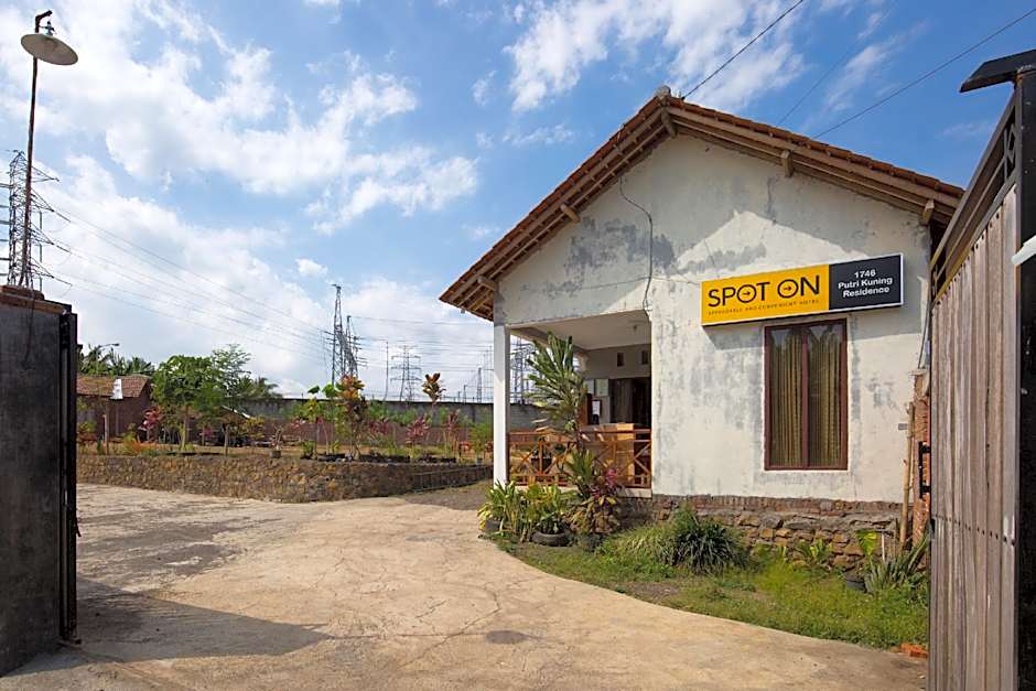 SPOT ON 1746 Putri Kuning Residence