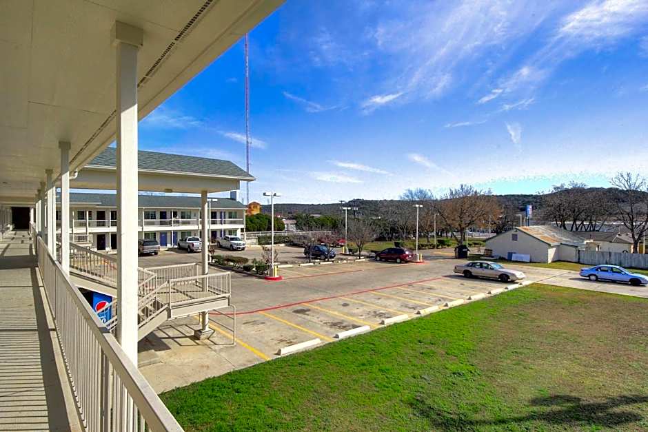 Motel 6-Kerrville, TX