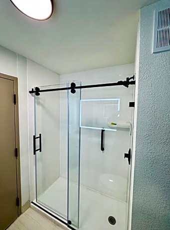1 King Bed Nonsmoking Accessible