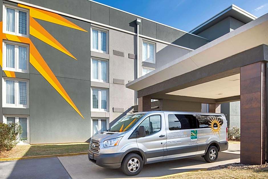 La Quinta Inn & Suites by Wyndham Atlanta Airport