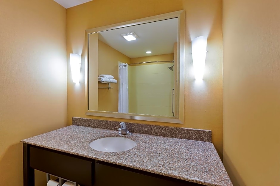 Holiday Inn Express and Suites Alpine, an IHG Hotel