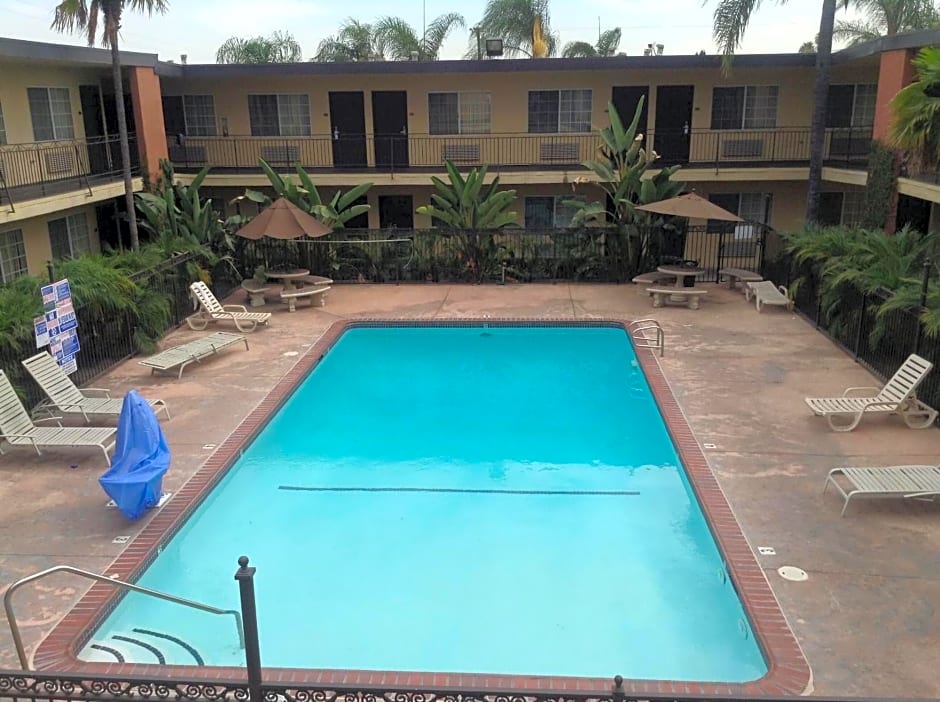 American Inn & Suites