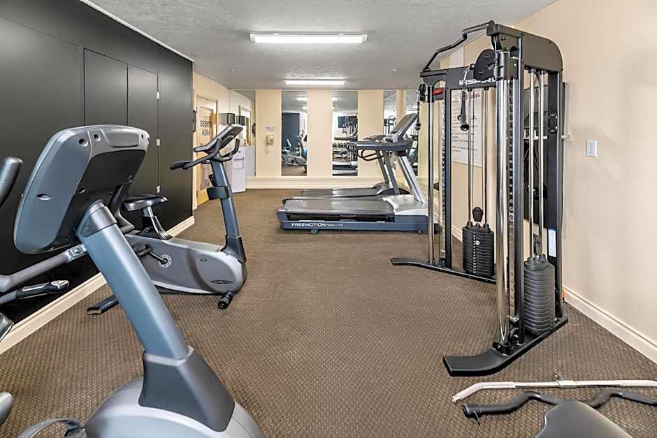 Econo Lodge  Inn & Suites