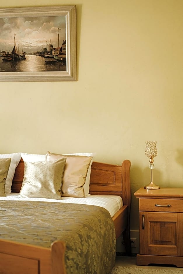 Pałac Bogaczów - noclegi - restauracja - przyjęcia