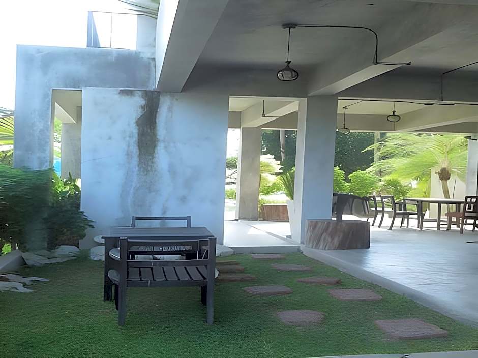 Vish Hotel and Cafe