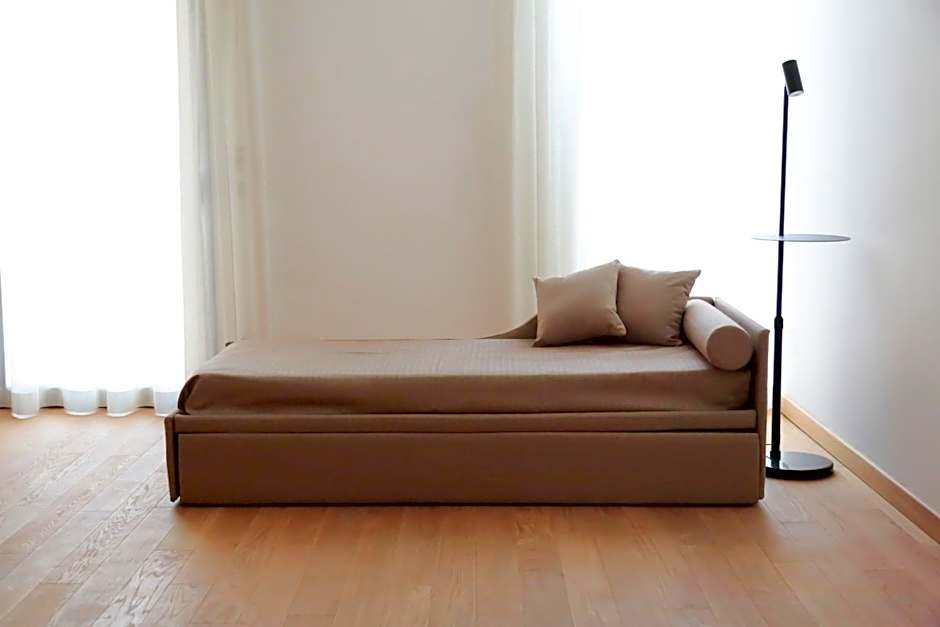 Glass House - Smart Rooms & Parking