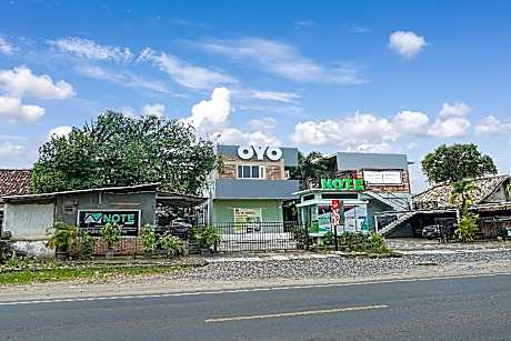 OYO Life 91027 Note Hotel Syariah