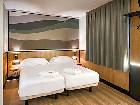 Twin Room with Parking Included