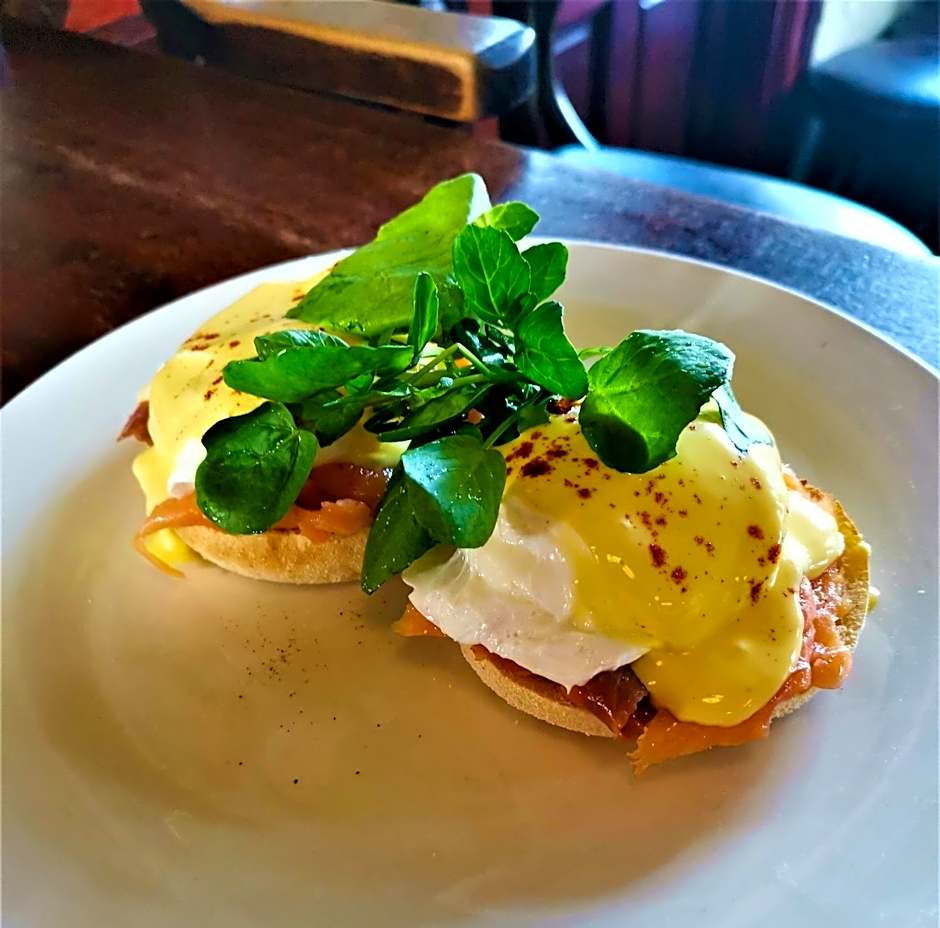 The Horseshoe and Castle