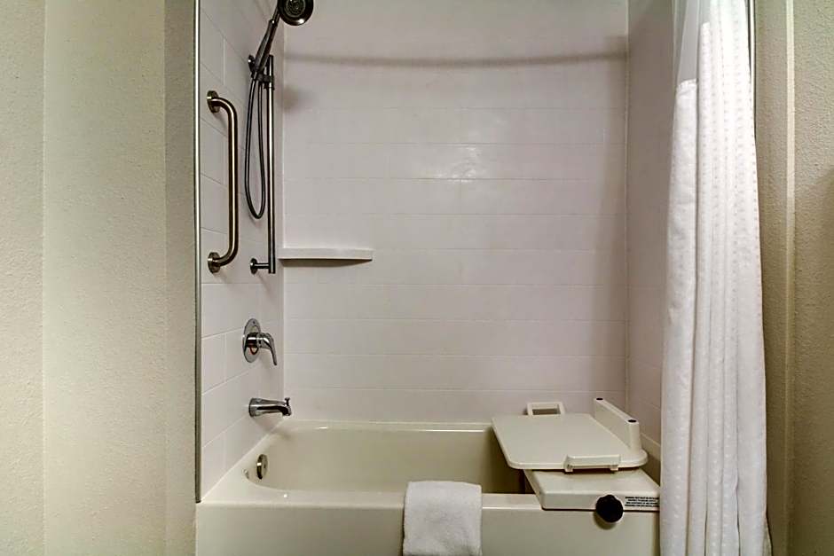 Holiday Inn Express & Suites Live Oak by IHG