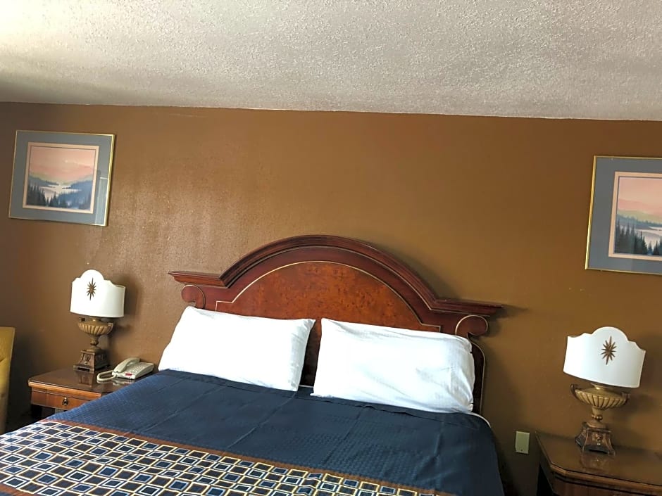 Villa West Inn