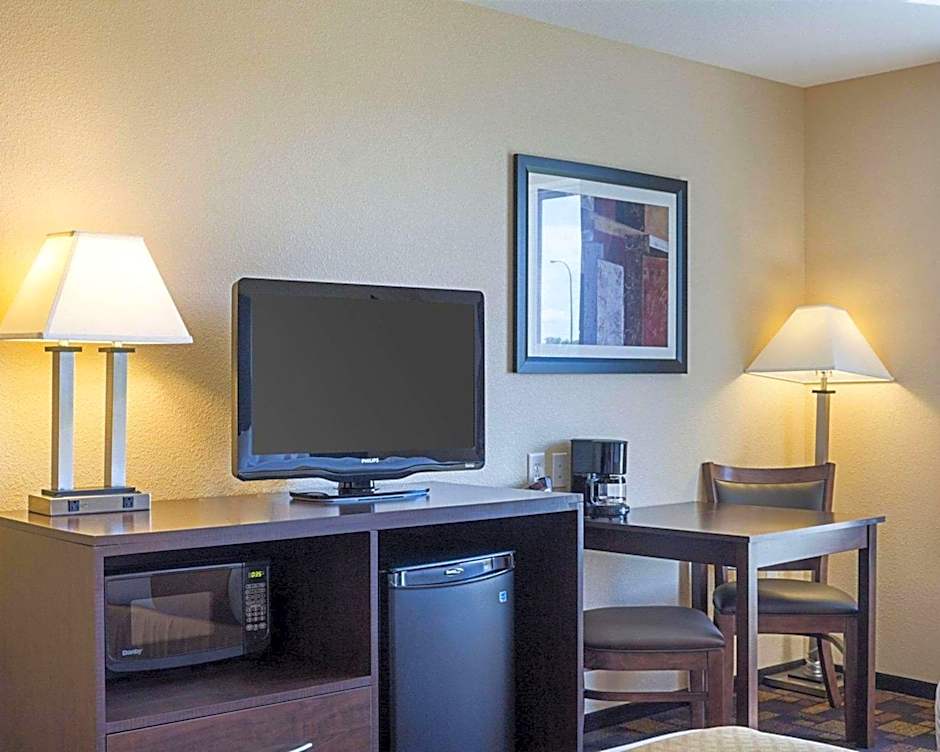 Quality Inn & Suites Minot North