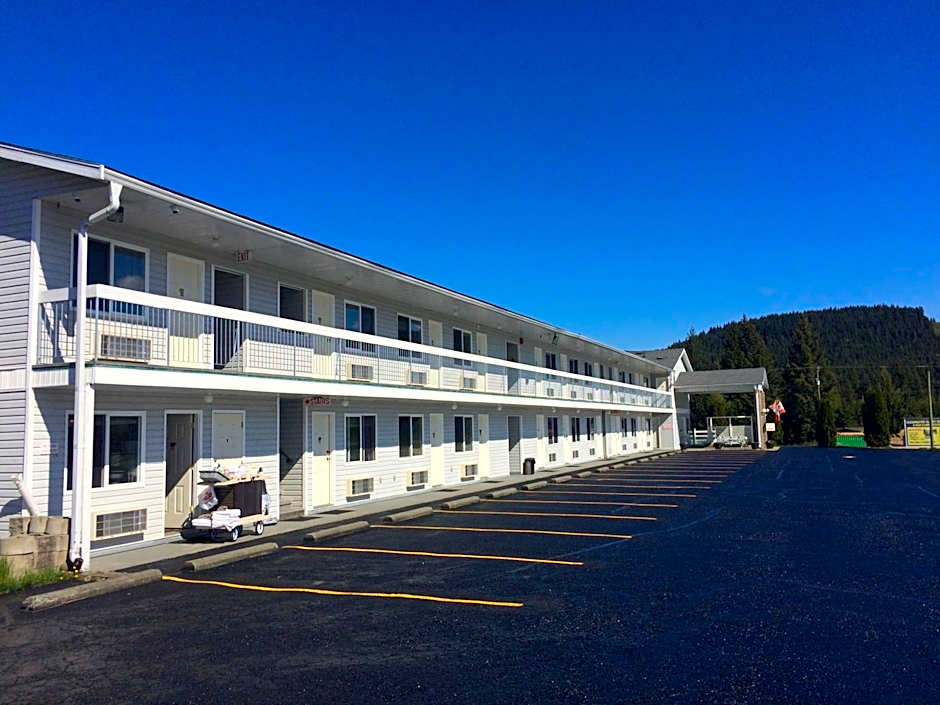 Super 8 by Wyndham Clearwater BC
