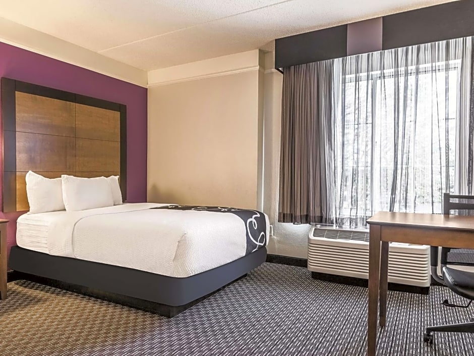 La Quinta Inn & Suites by Wyndham Alexandria Airport