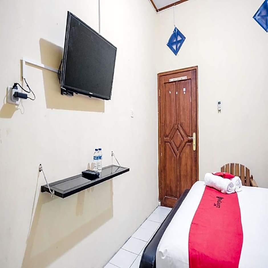 RedDoorz Syariah near Stadion Maulana Yusuf