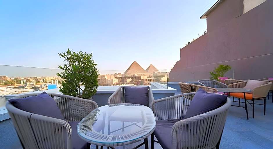 Pyramid Front Hotel