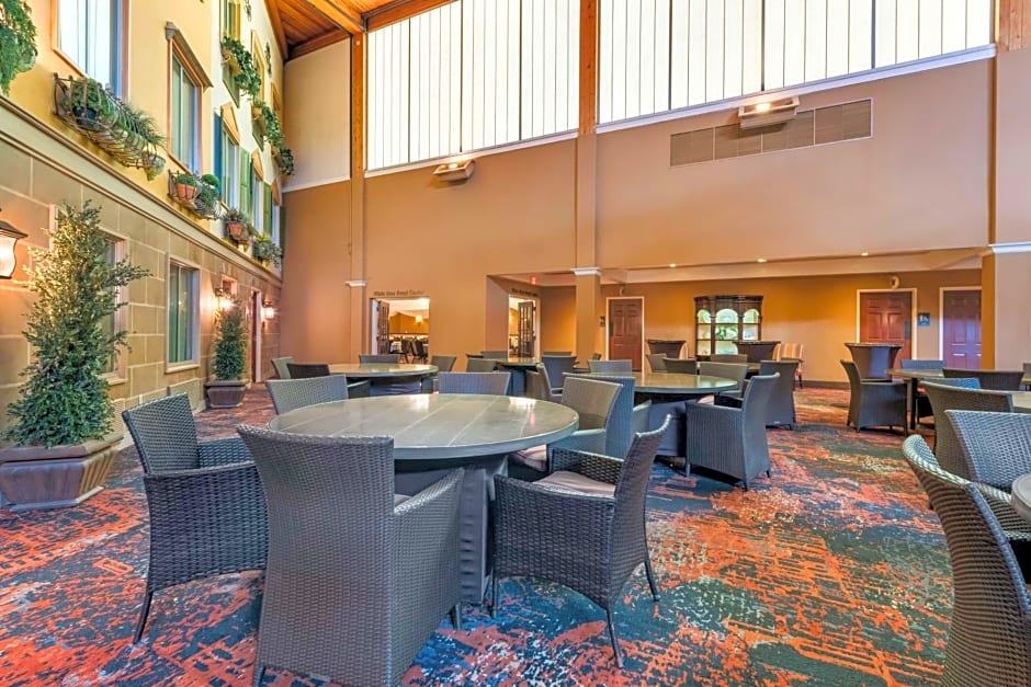 Best Western Plus White Bear Country Inn