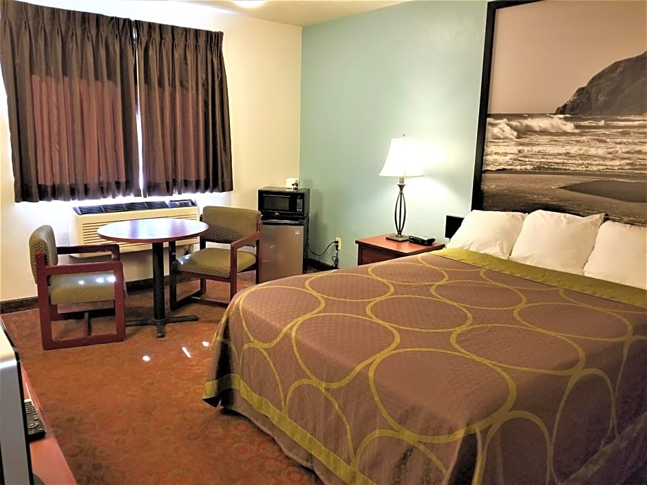 Super 8 by Wyndham Kelso Longview Area