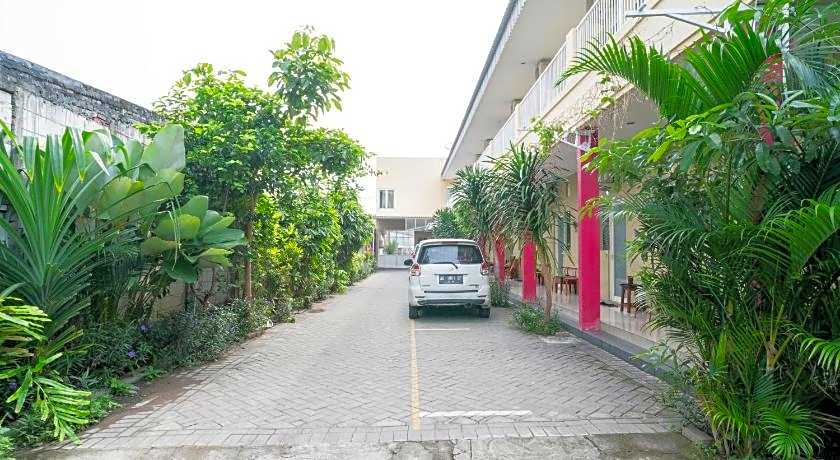 RedDoorz Syariah near Suncity Mall Sidoarjo