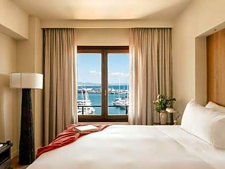 Red Level Junior Suite with Sea and Cathedral View