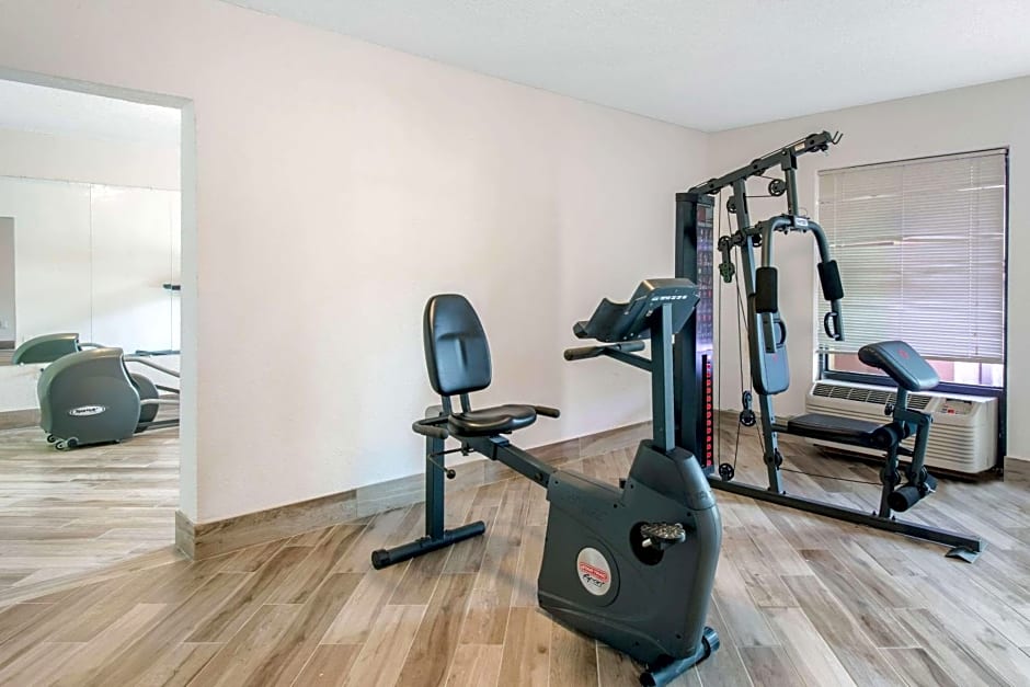 Clarion Inn & Suites Kissimmee-Lake Buena Vista South