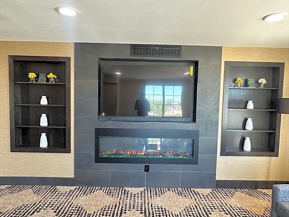 La Quinta Inn & Suites by Wyndham Albuquerque Airport