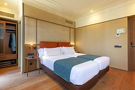double or twin exterior room