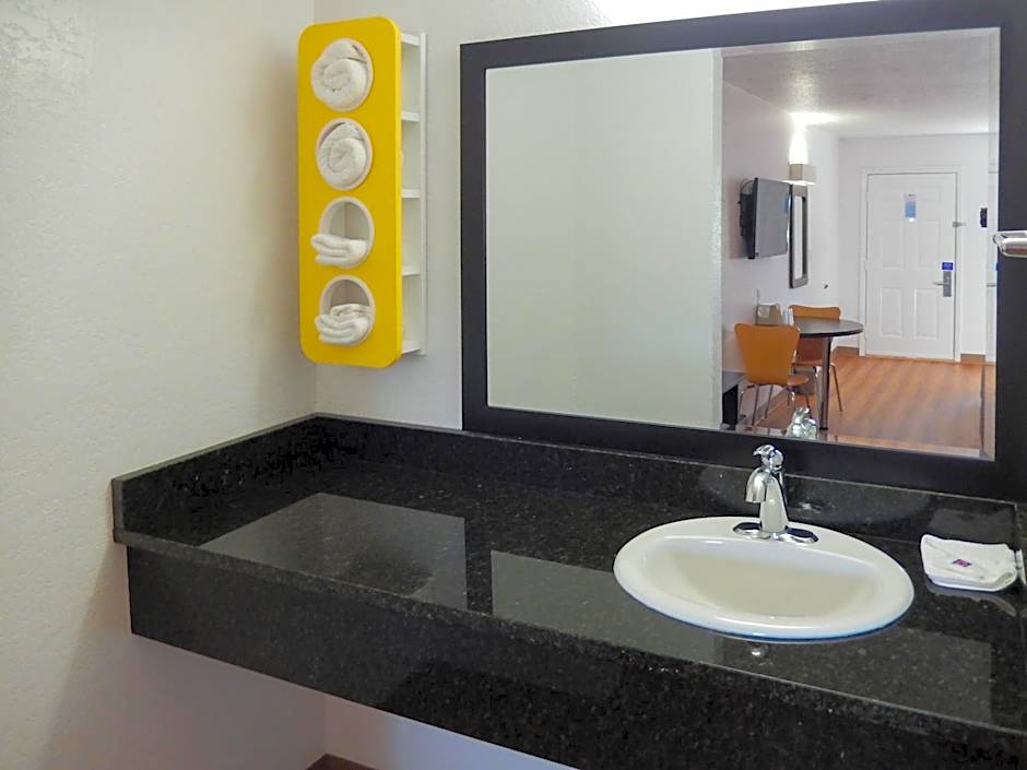 Motel 6-Moultrie, GA