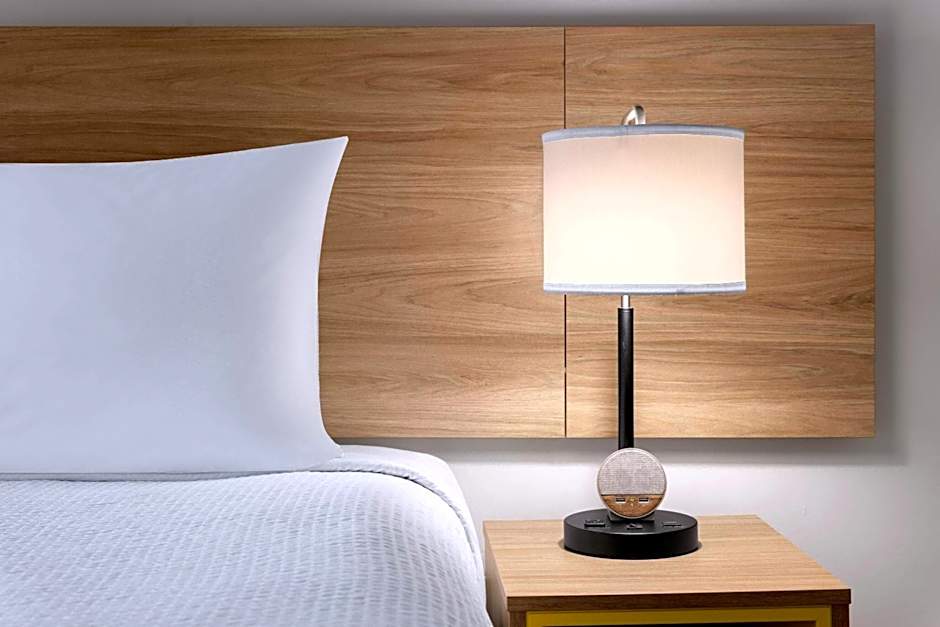 Days Inn by Wyndham Frederick