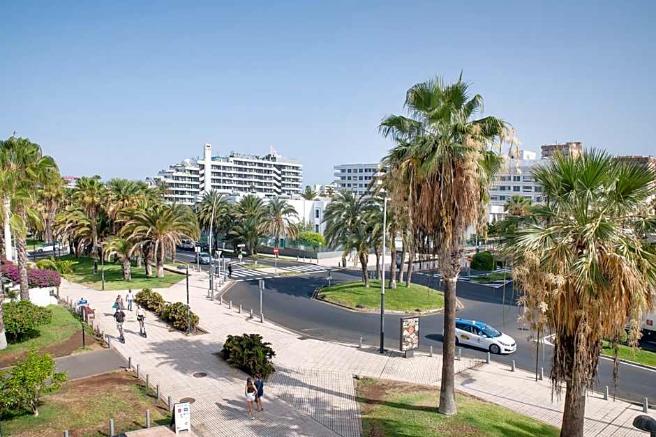 TMS Andorra Luxury ApartHotel, Las Americas, Pool&Beach