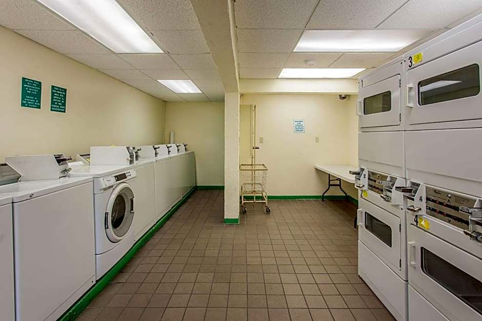 Beachside Hotel and Suites