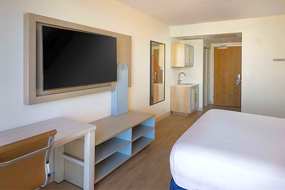 Hotel Dello Fort Lauderdale Airport, Tapestry Collection by Hilton