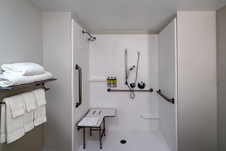 Holiday Inn Express Hotel & Suites Bluffton at Hilton Head Area By IHG