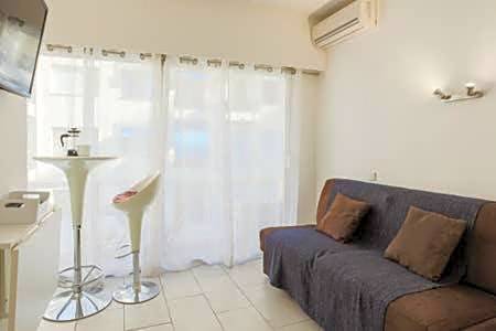 Studio carré d'or situé à 50 m de la plage