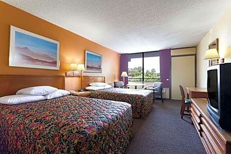 2 Full Beds | Smoking
