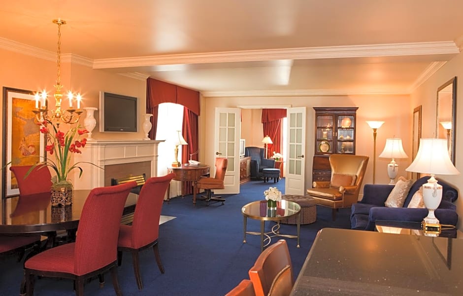 Hotel Roanoke & Conference Center, Curio Collection by Hilton