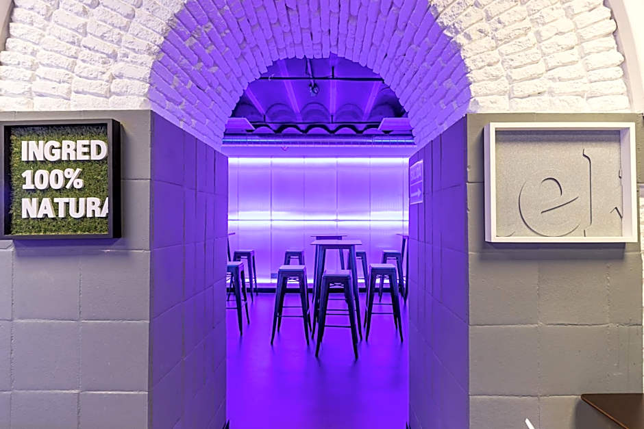 Art Seven Hostel Capsules