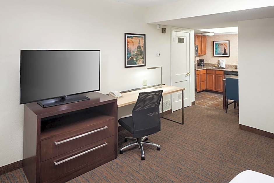 Residence Inn by Marriott Kansas City Country Club Plaza