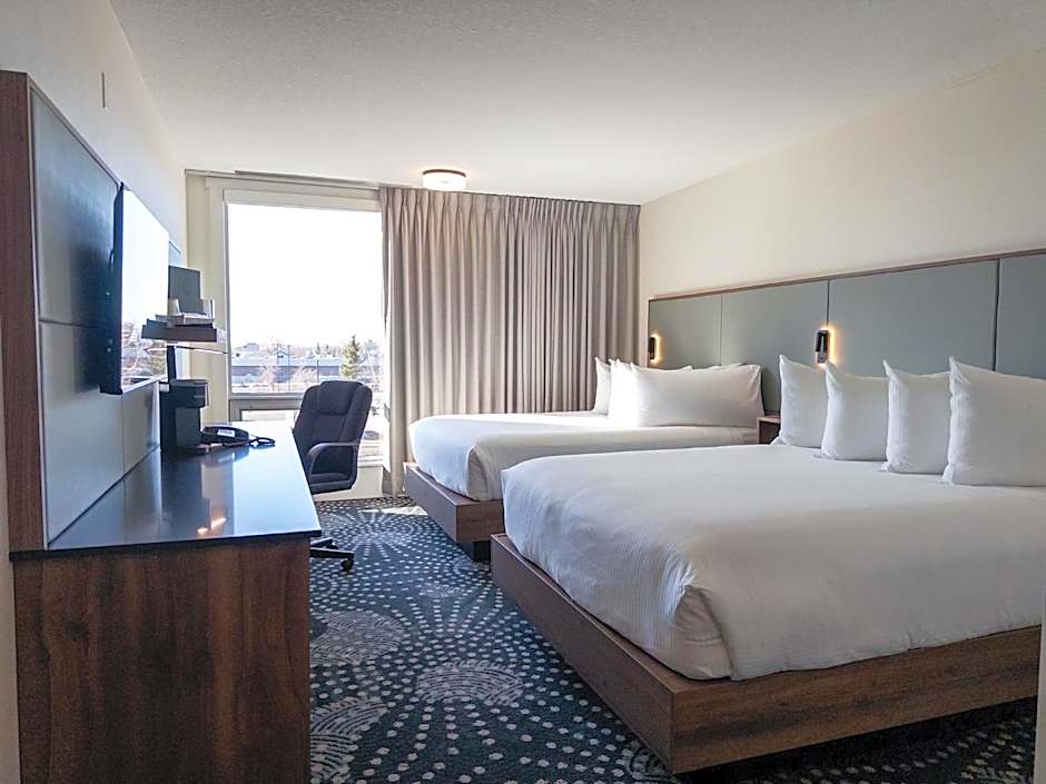 Carriage House Hotel & Conference Centre