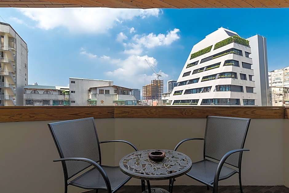 Zhongxiao Fuxing Sogo 3B2b 2 Min to MRT