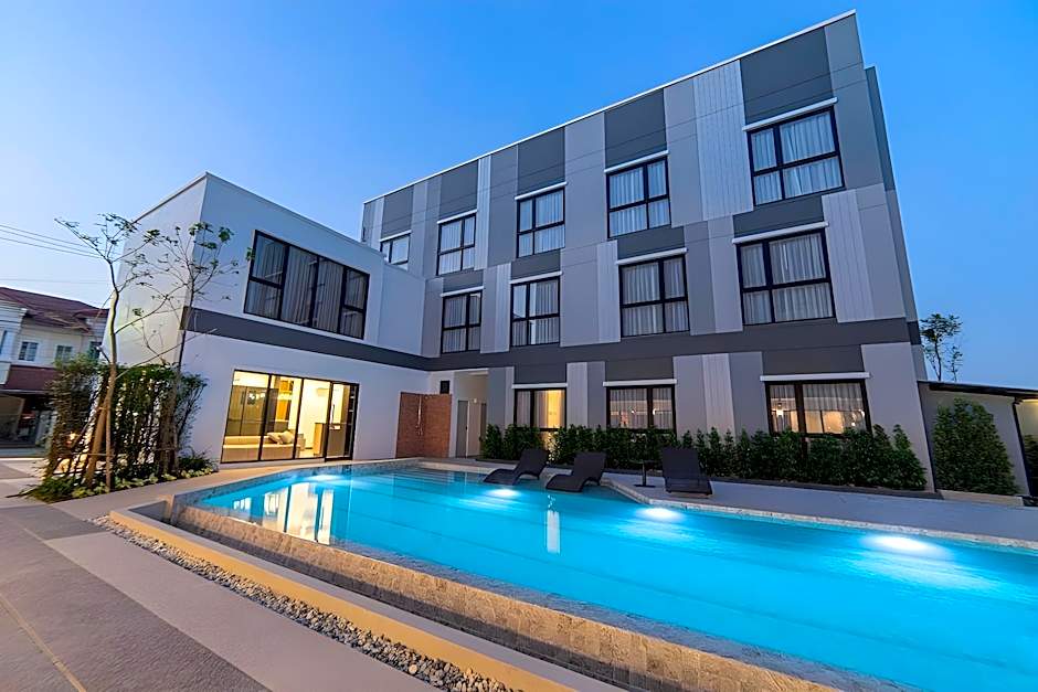 Gate43 Airport Hotel