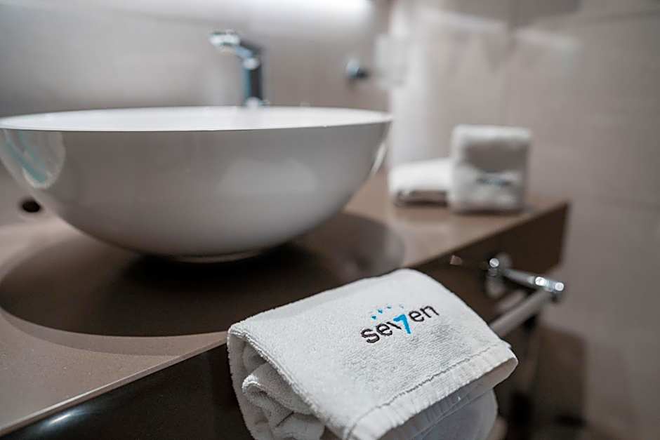Hotel Seven