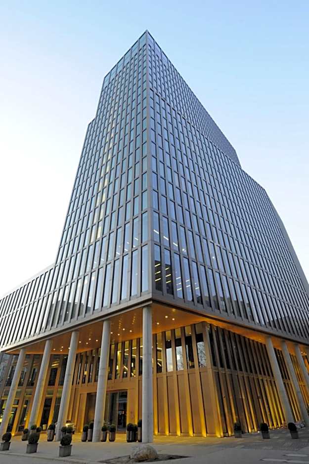 Empire Riverside Hotel