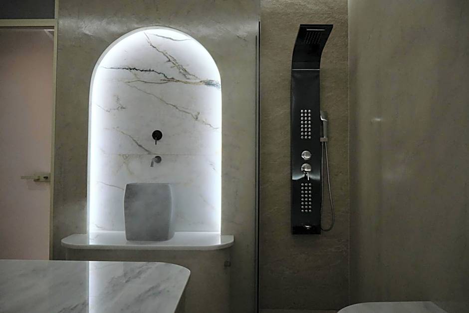 Kavos Hotel & Suites