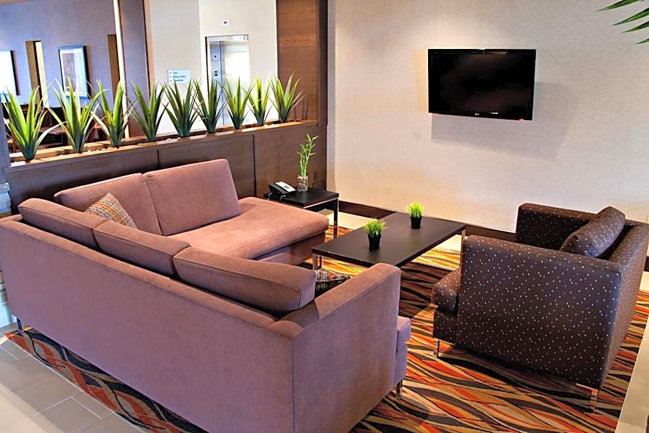 Holiday Inn Express Pembroke By IHG